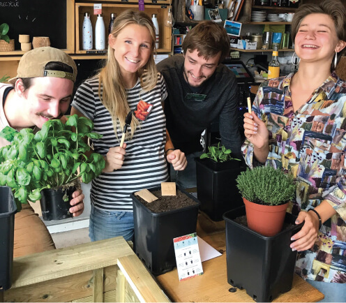 L'équipe de super jardiniers de la biche et le renard